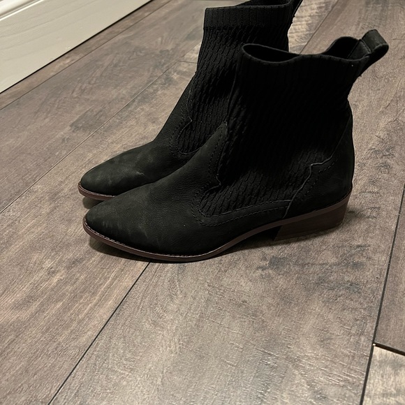 Cecelia Boots size 5.5 - Picture 2 of 8